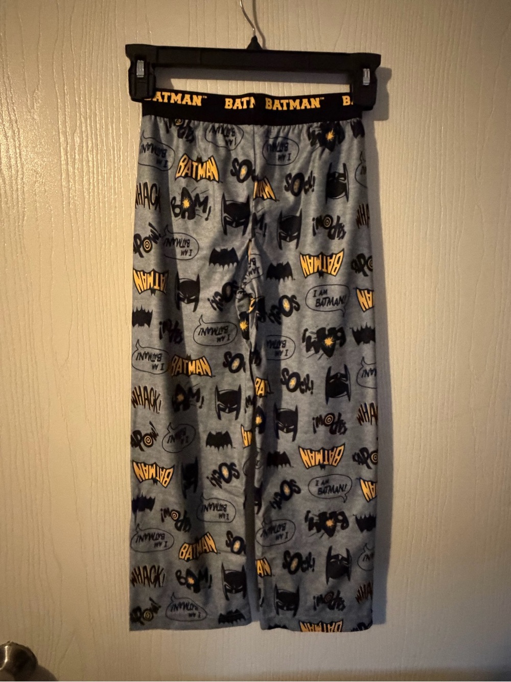 Batman Kids' Gray and Black Pajama Pants with Yellow Accents Size 6 NWT - Picture 2 of 6